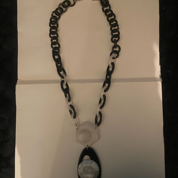 Sahara black and white long necklace - Picture 1 of 2